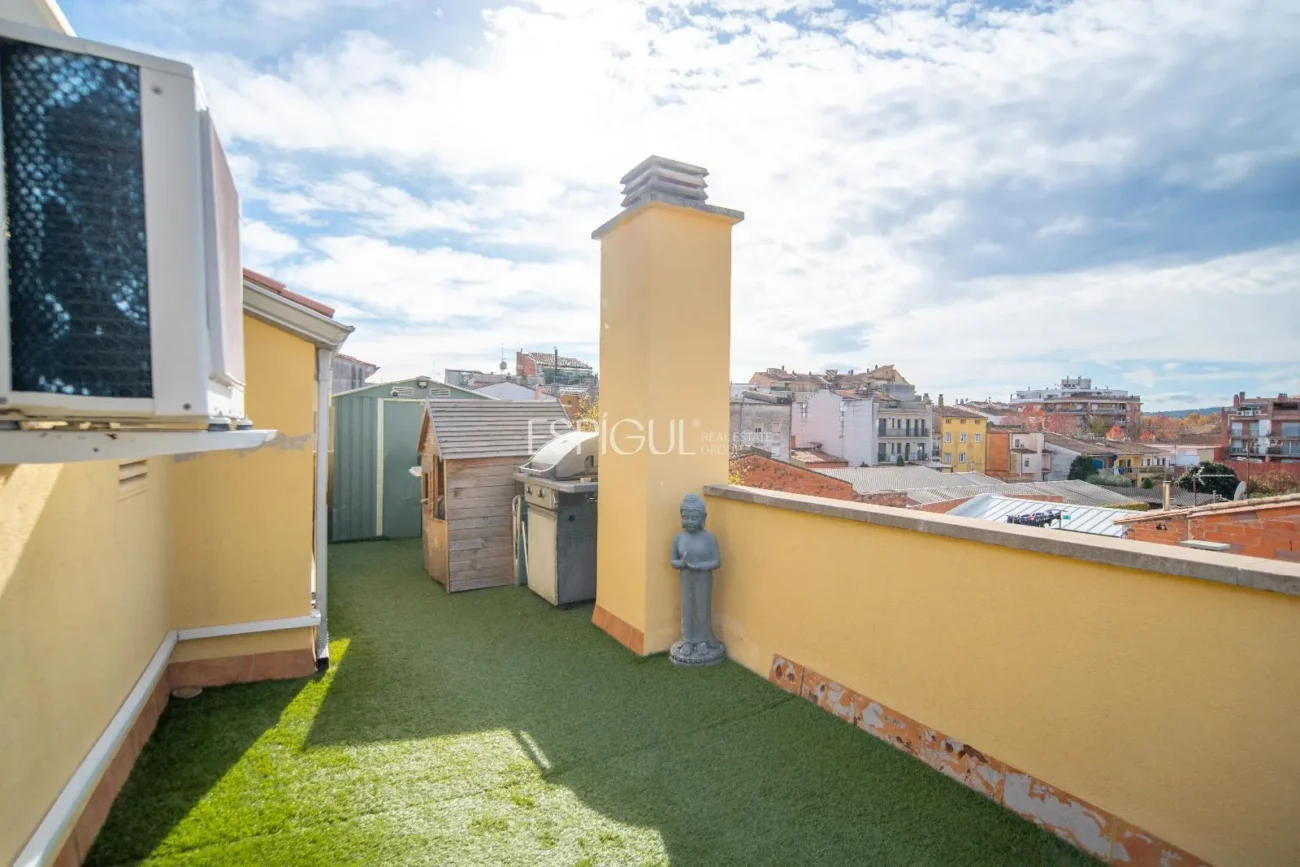 Ático Dúplex con Terraza en Salt