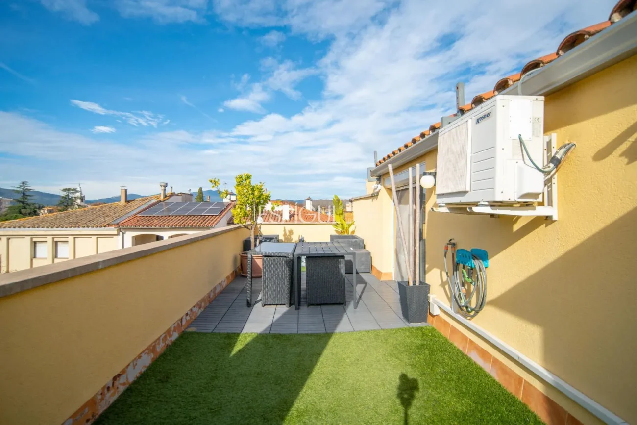 Ático Dúplex con Terraza en Salt