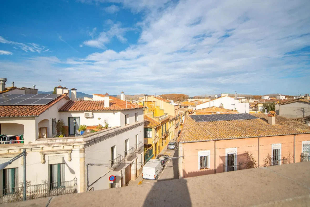 Ático Dúplex con Terraza en Salt