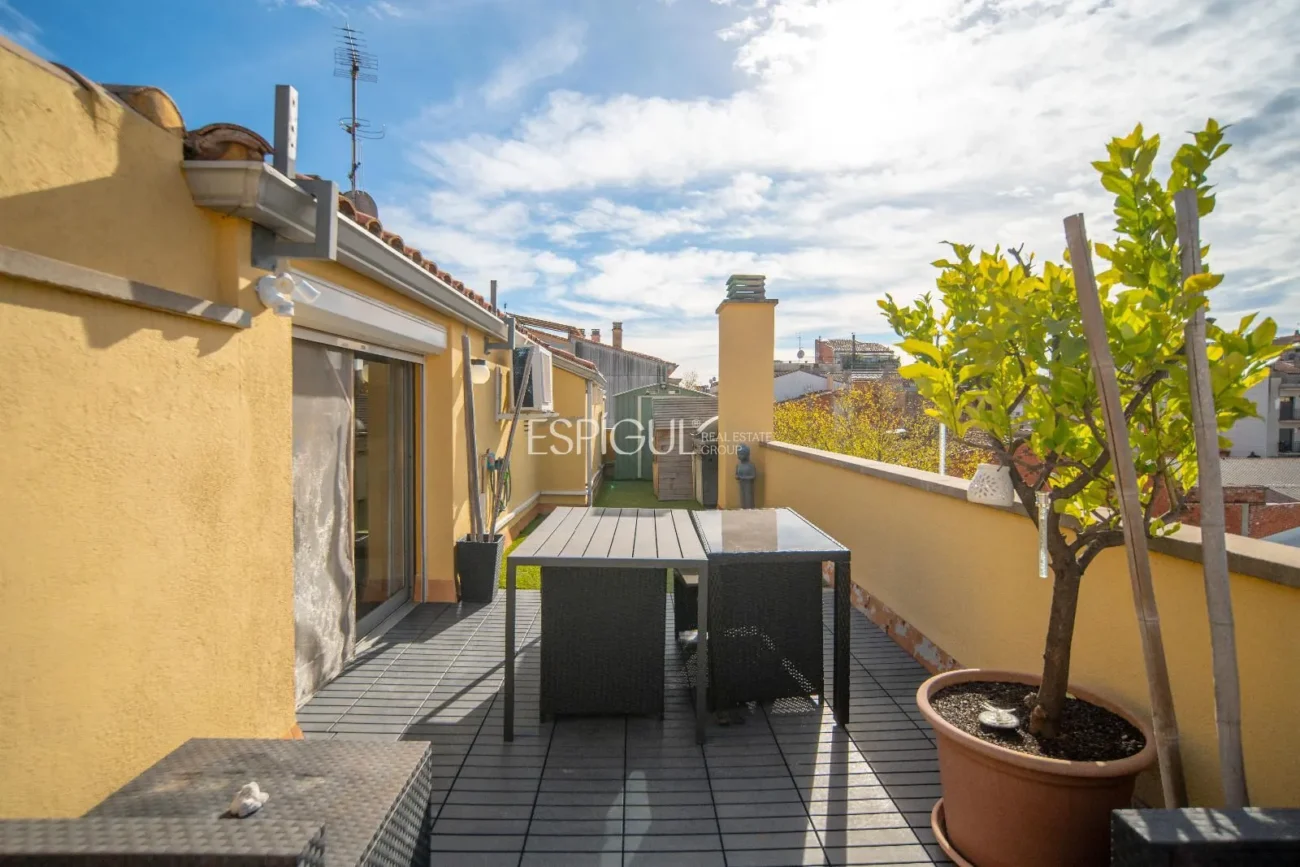 Ático Dúplex con Terraza en Salt
