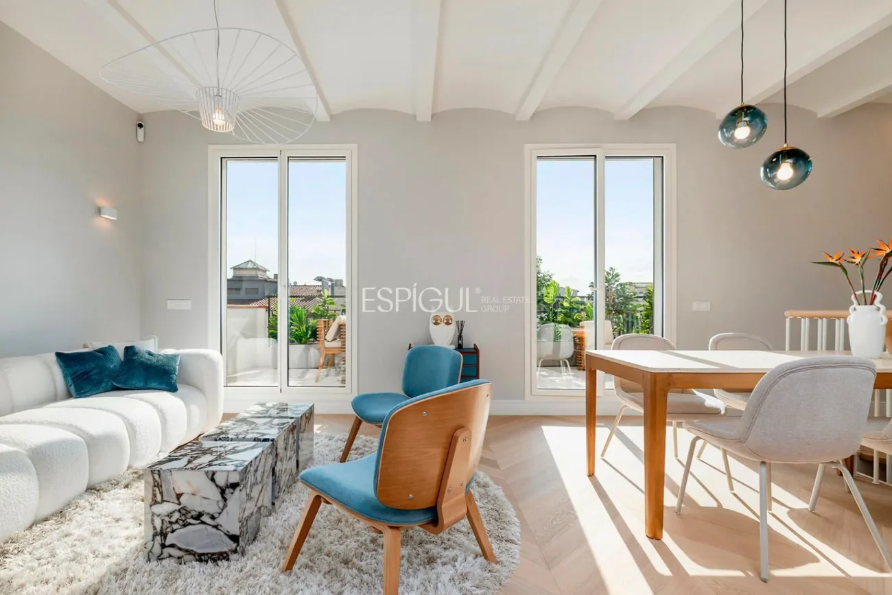 Ático dúplex con terraza en venta en Eixample Dret
