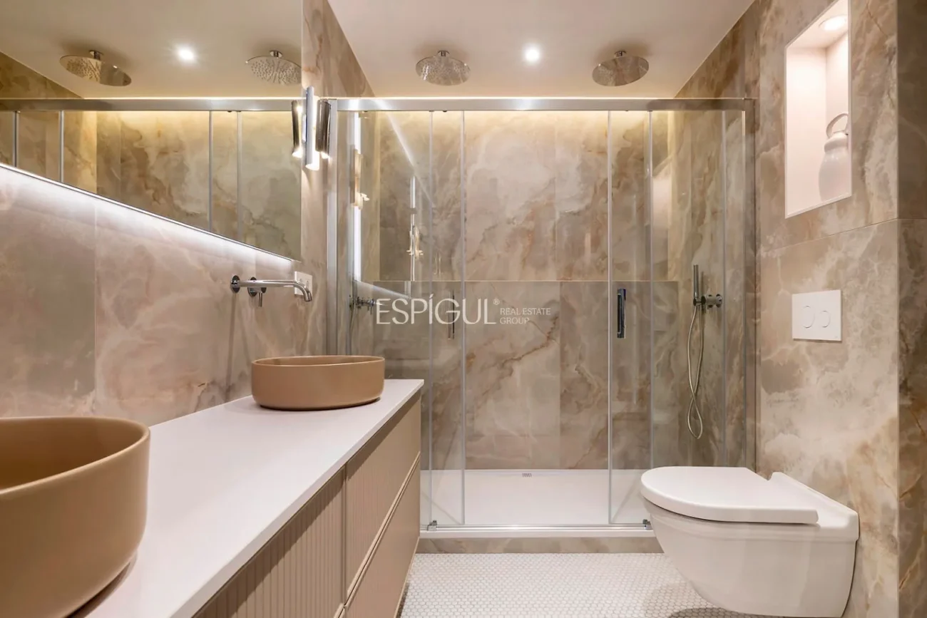 Ático dúplex con terraza en venta en Eixample Dret