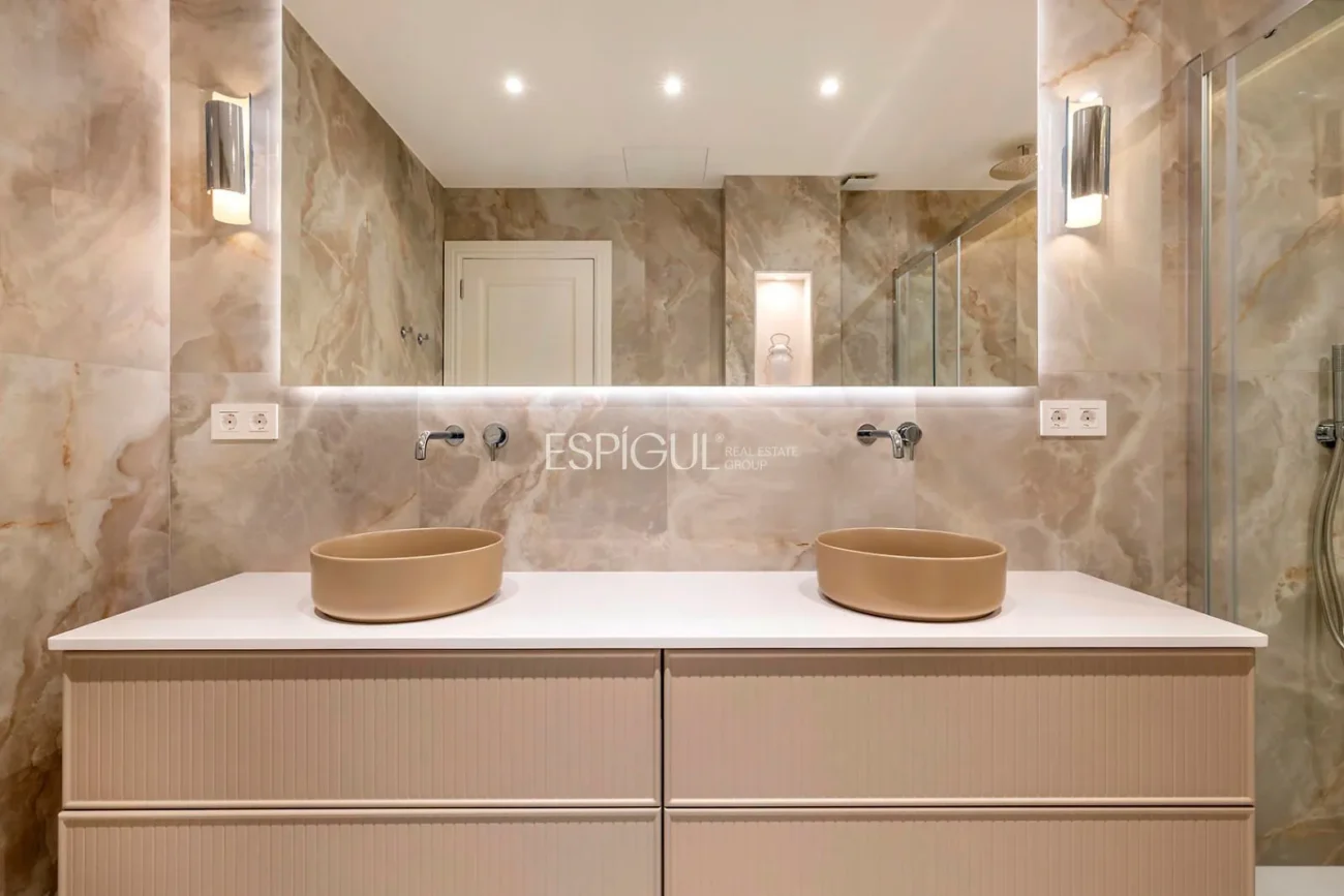 Ático dúplex con terraza en venta en Eixample Dret