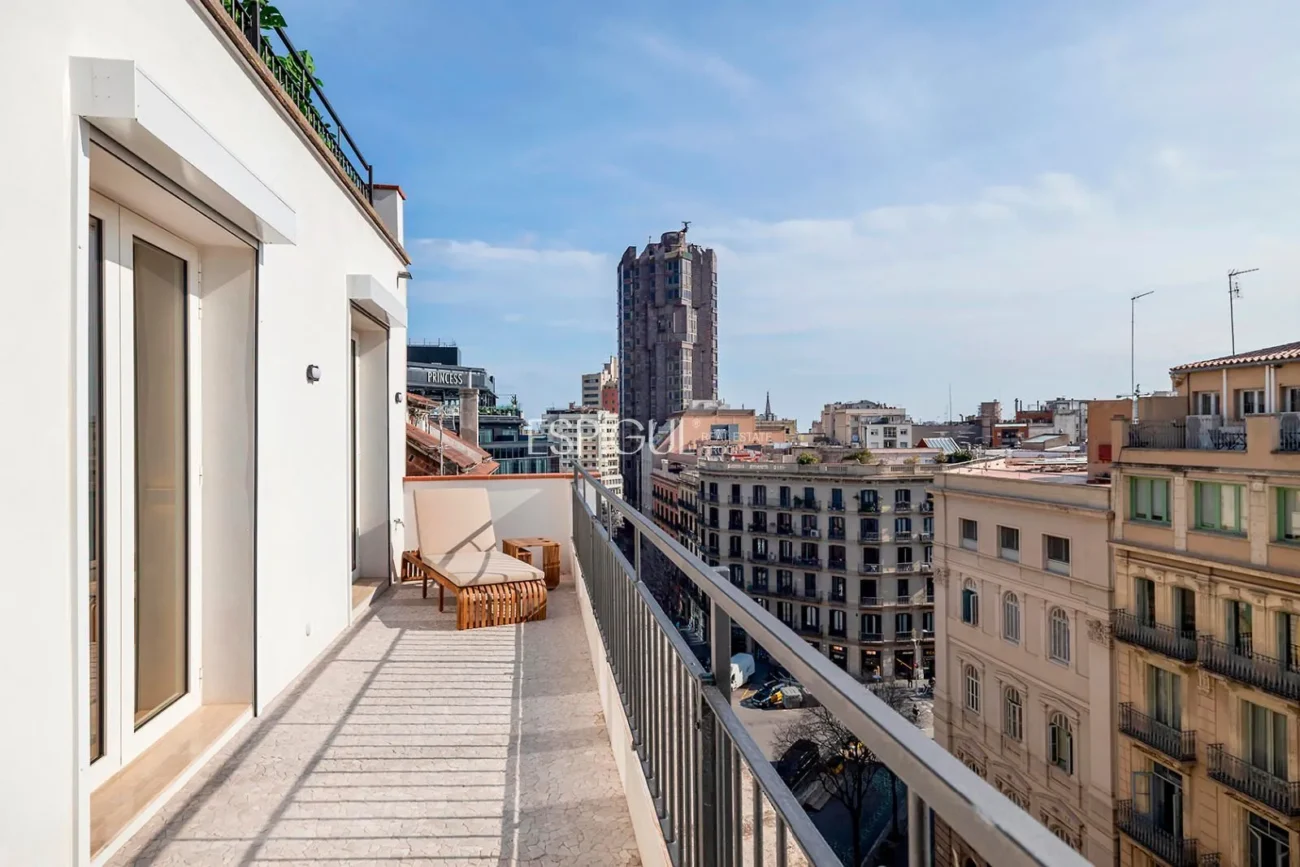 Ático dúplex con terraza en venta en Eixample Dret