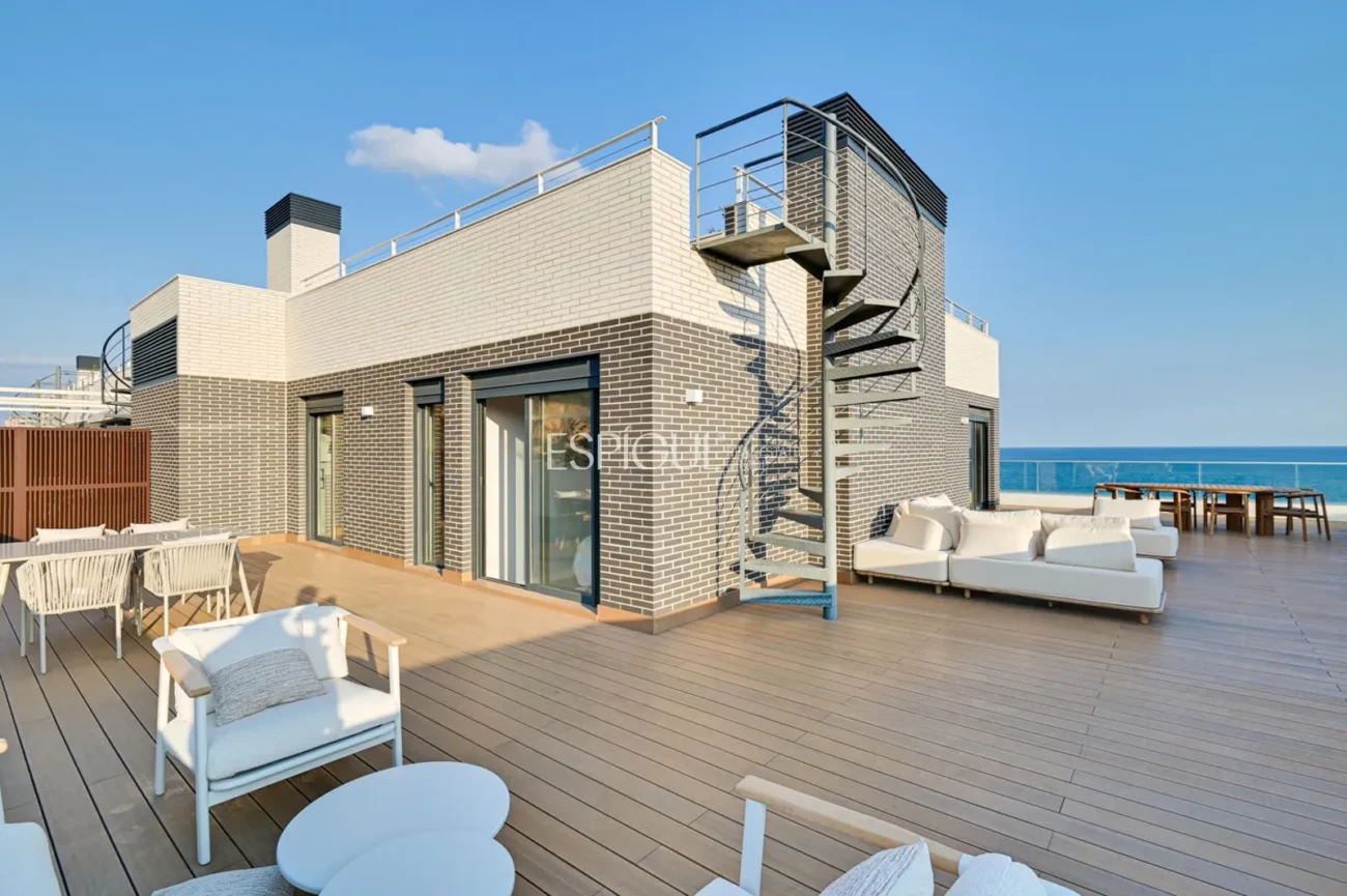 Ático dúplex de obra nueva en Montgat a 100 m del mar