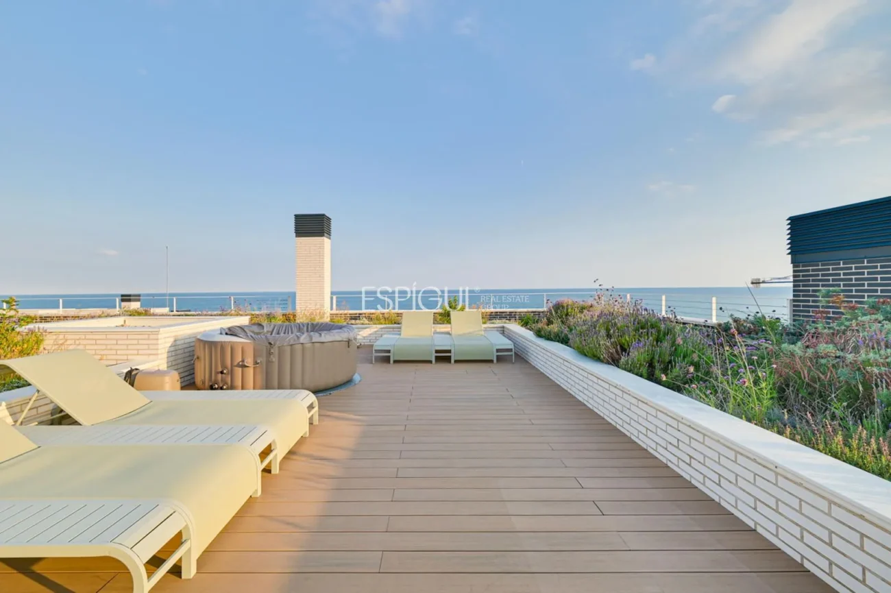 Ático dúplex de obra nueva en Montgat a 100 m del mar