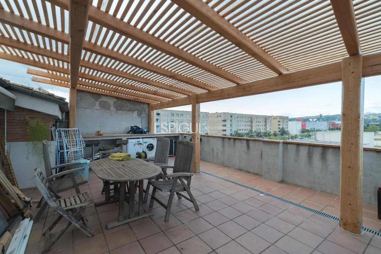 Ático dúplex exclusivo con terraza y encanto único