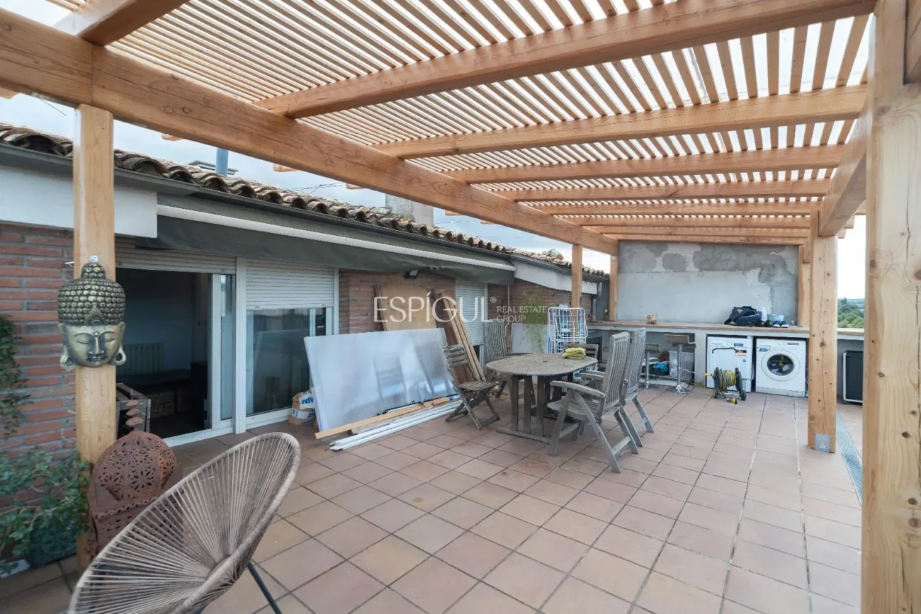 Ático dúplex exclusivo con terraza y encanto único