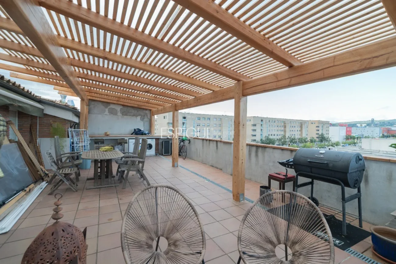 Ático dúplex exclusivo con terraza y encanto único