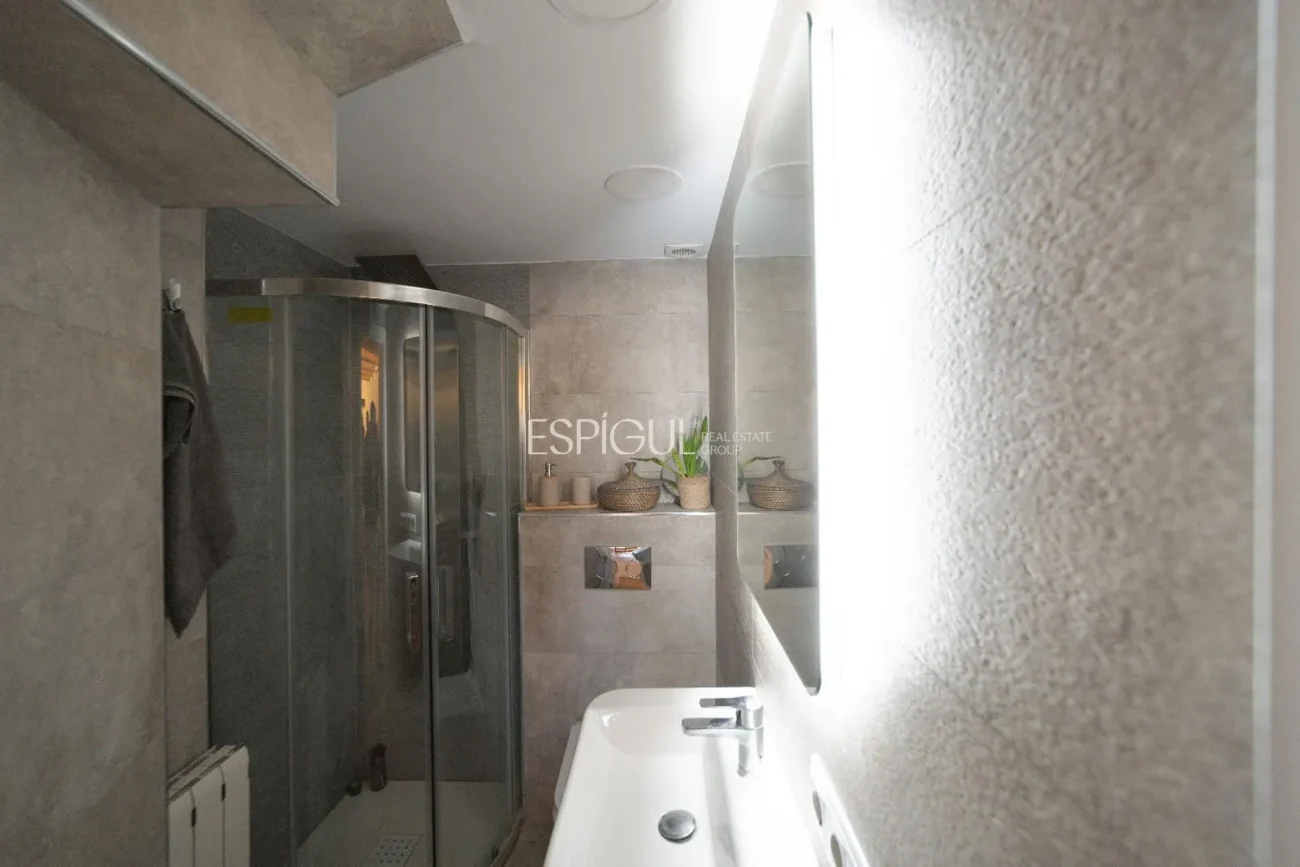 Ático dúplex exclusivo con terraza y encanto único