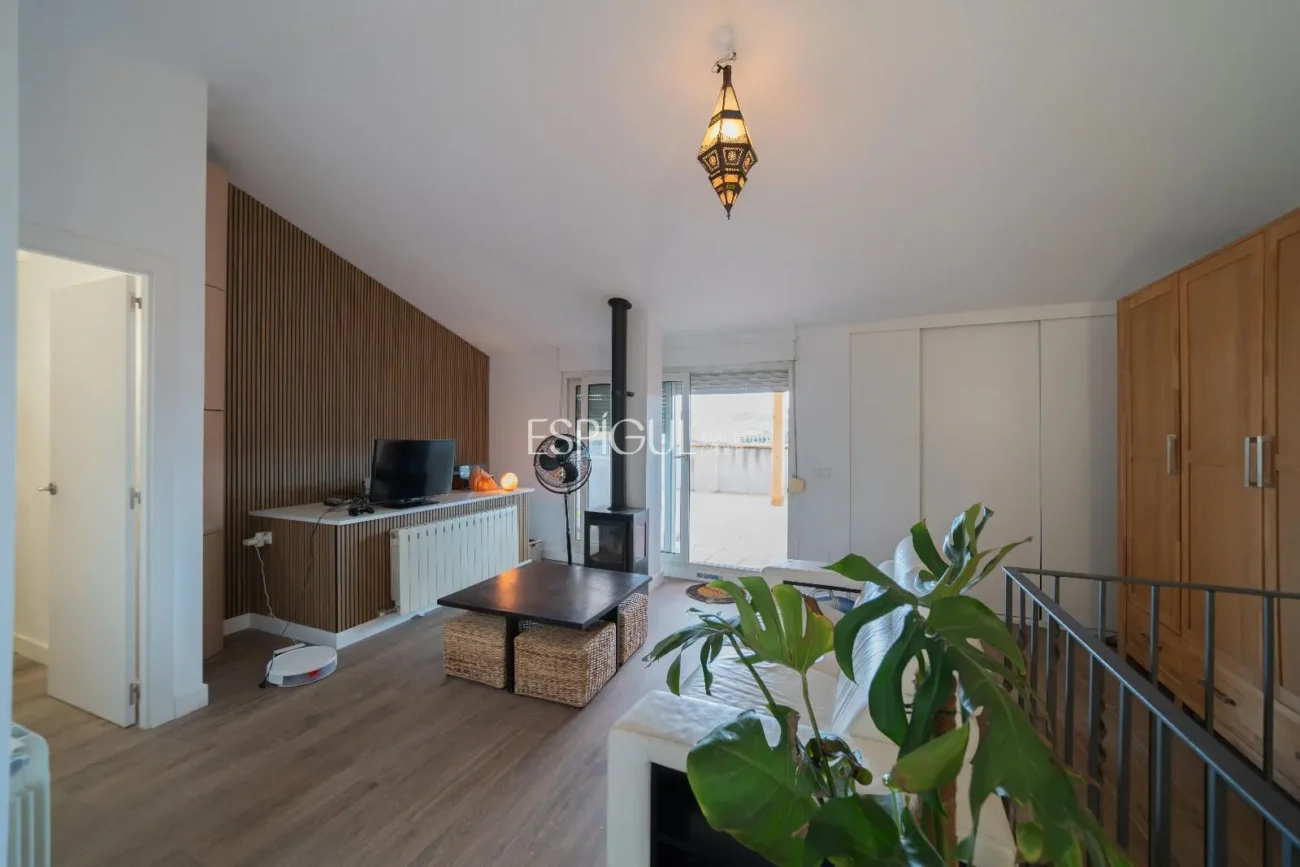 Ático dúplex exclusivo con terraza y encanto único