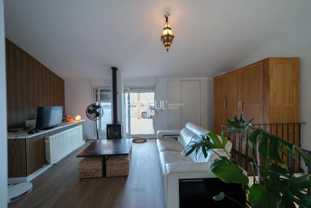 Ático dúplex exclusivo con terraza y encanto único