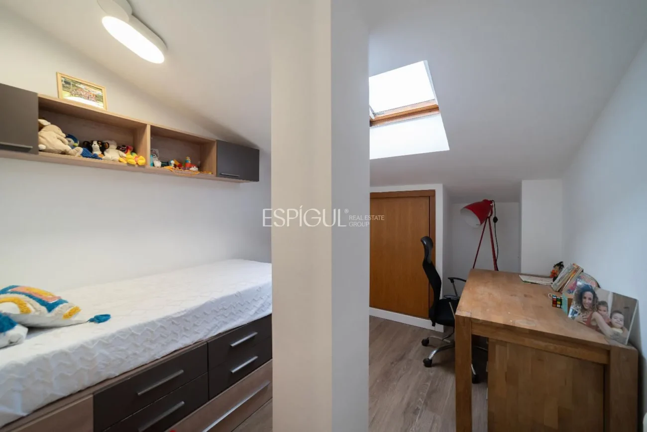 Ático dúplex exclusivo con terraza y encanto único