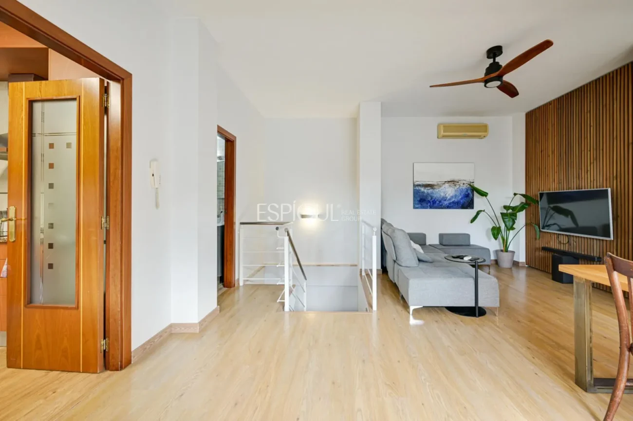 Penthouse en duplex inversé avec terrasse privée et place de parking au centre de Mataró