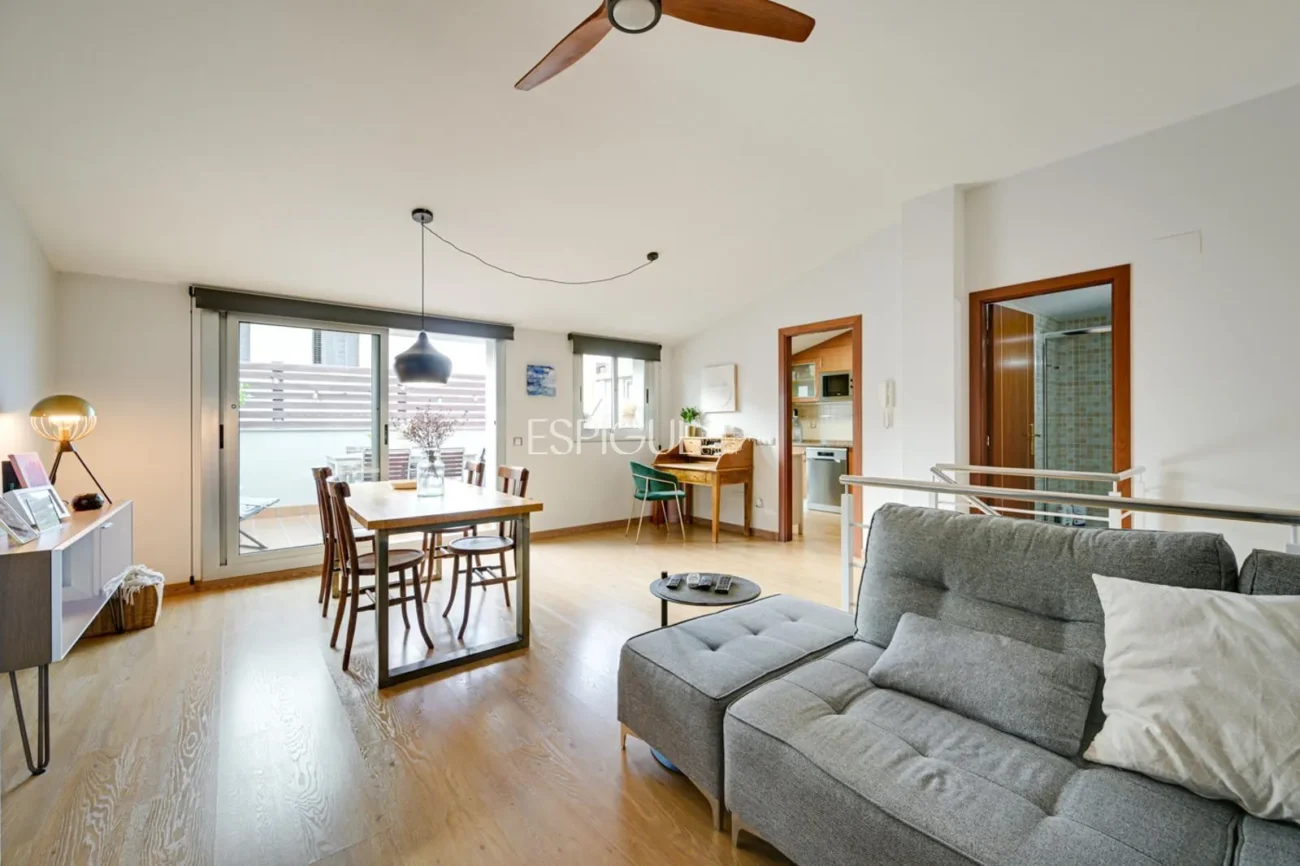 Penthouse en duplex inversé avec terrasse privée et place de parking au centre de Mataró