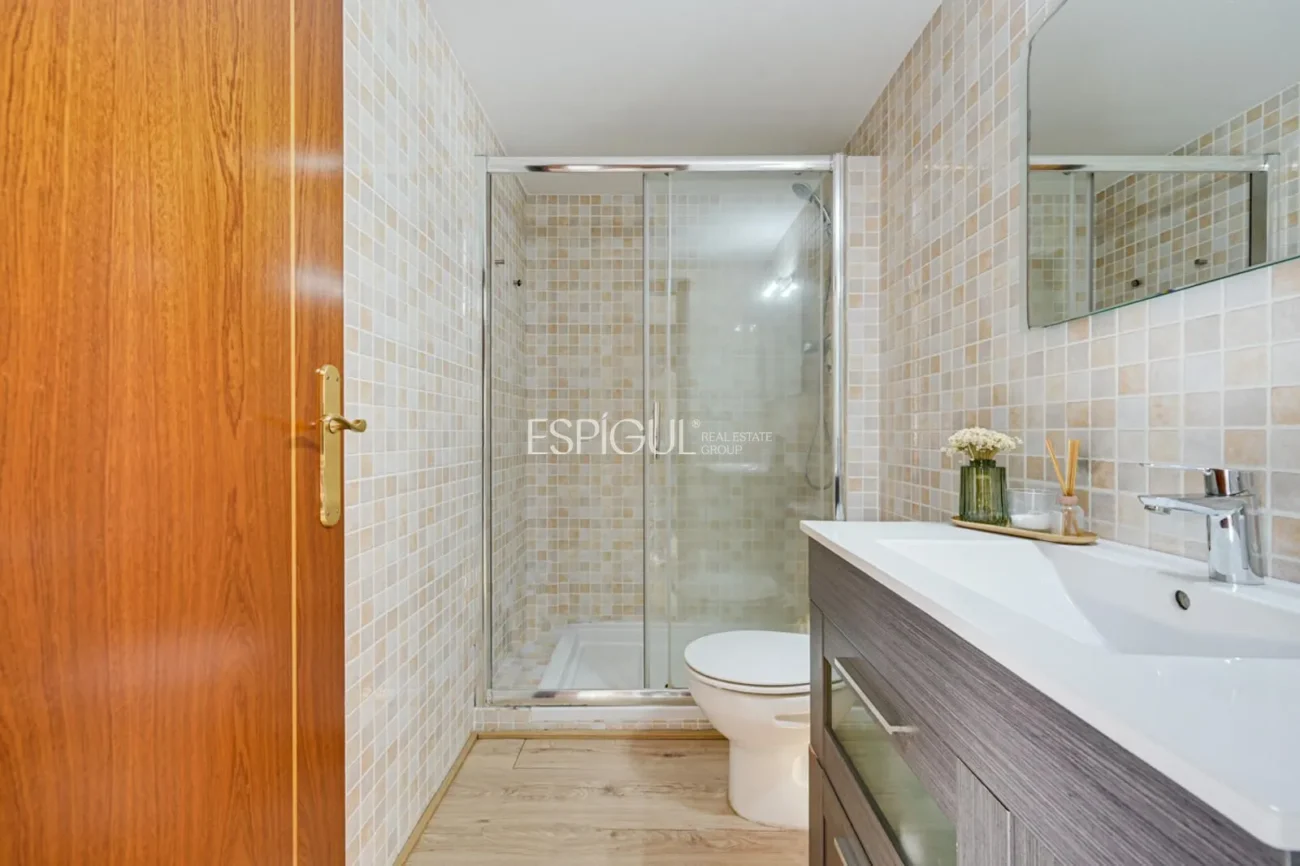 Penthouse en duplex inversé avec terrasse privée et place de parking au centre de Mataró