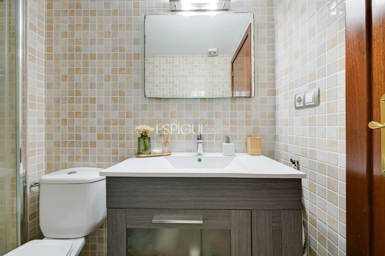 Penthouse en duplex inversé avec terrasse privée et place de parking au centre de Mataró