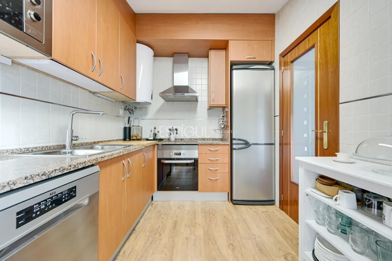 Penthouse en duplex inversé avec terrasse privée et place de parking au centre de Mataró