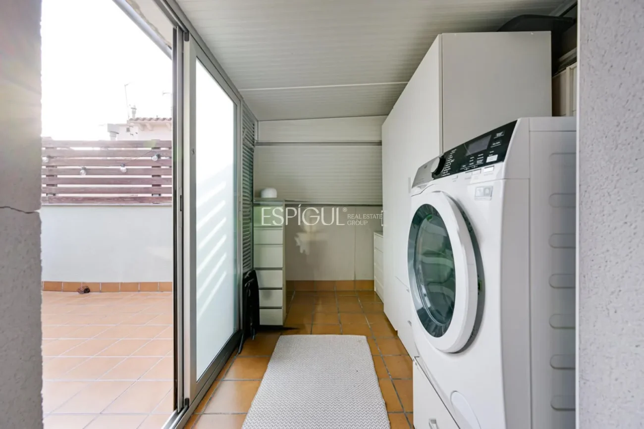 Penthouse en duplex inversé avec terrasse privée et place de parking au centre de Mataró