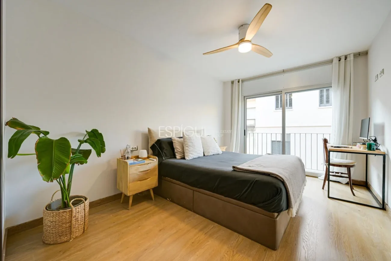 Penthouse en duplex inversé avec terrasse privée et place de parking au centre de Mataró