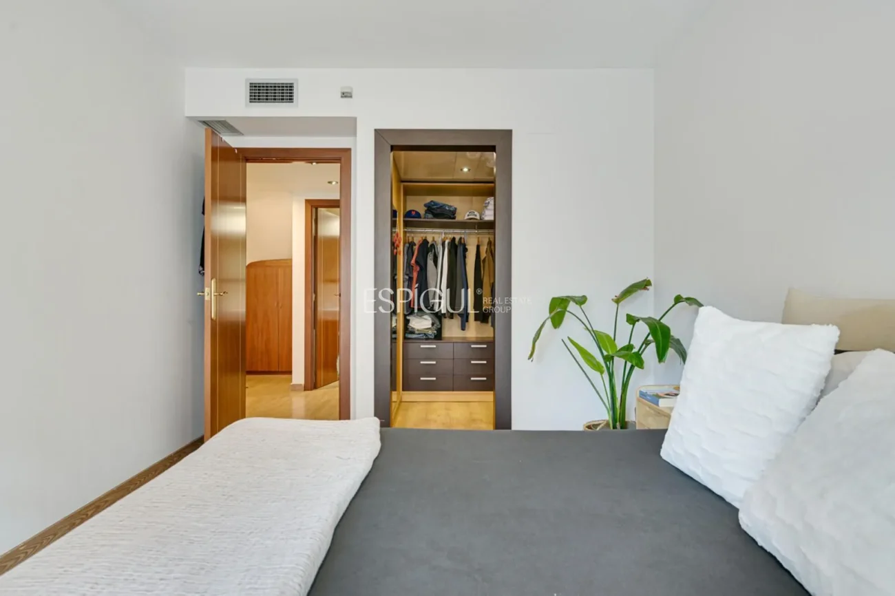 Penthouse en duplex inversé avec terrasse privée et place de parking au centre de Mataró