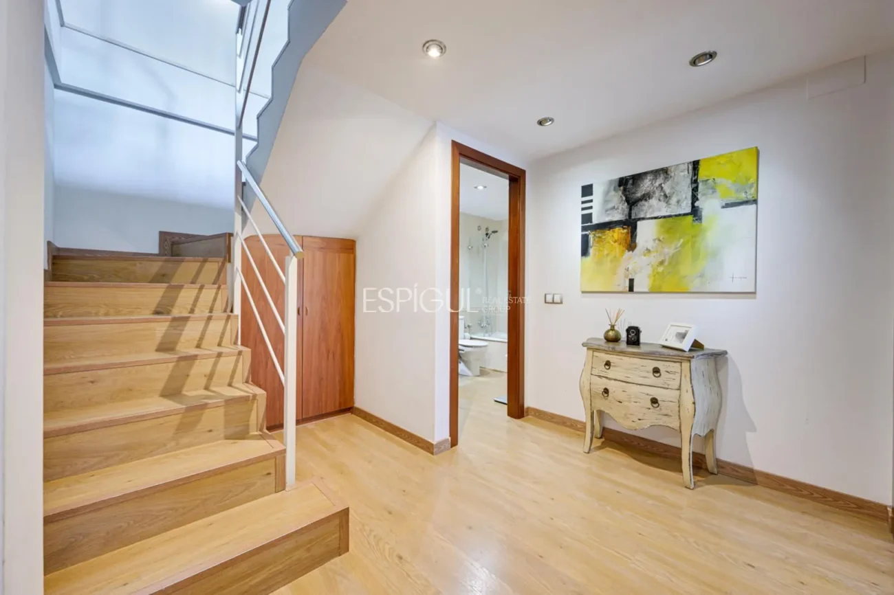 Penthouse en duplex inversé avec terrasse privée et place de parking au centre de Mataró