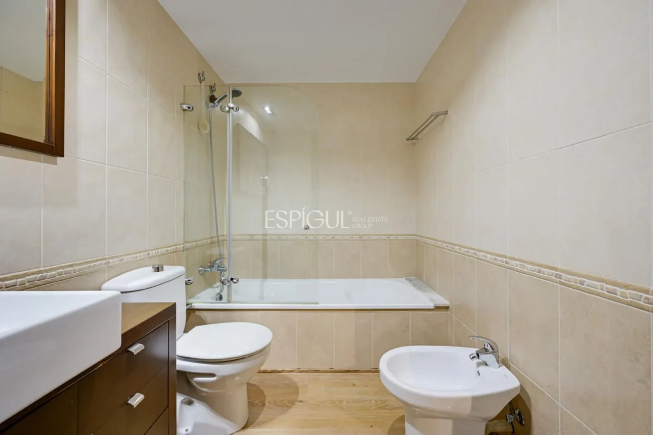 Penthouse en duplex inversé avec terrasse privée et place de parking au centre de Mataró