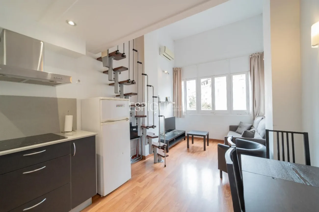 Bloque en venta en plena Rambla de Girona.