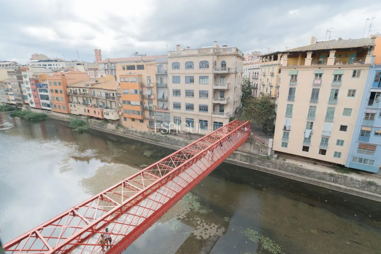 Bloque en venta en plena Rambla de Girona.
