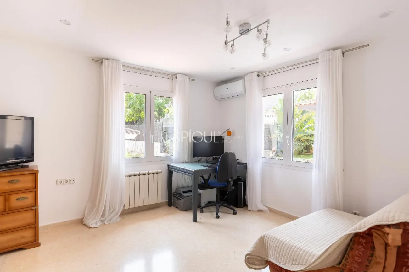 Schönes Haus mit 5 Schlafzimmern, Garten und Pool in Can Teixidó