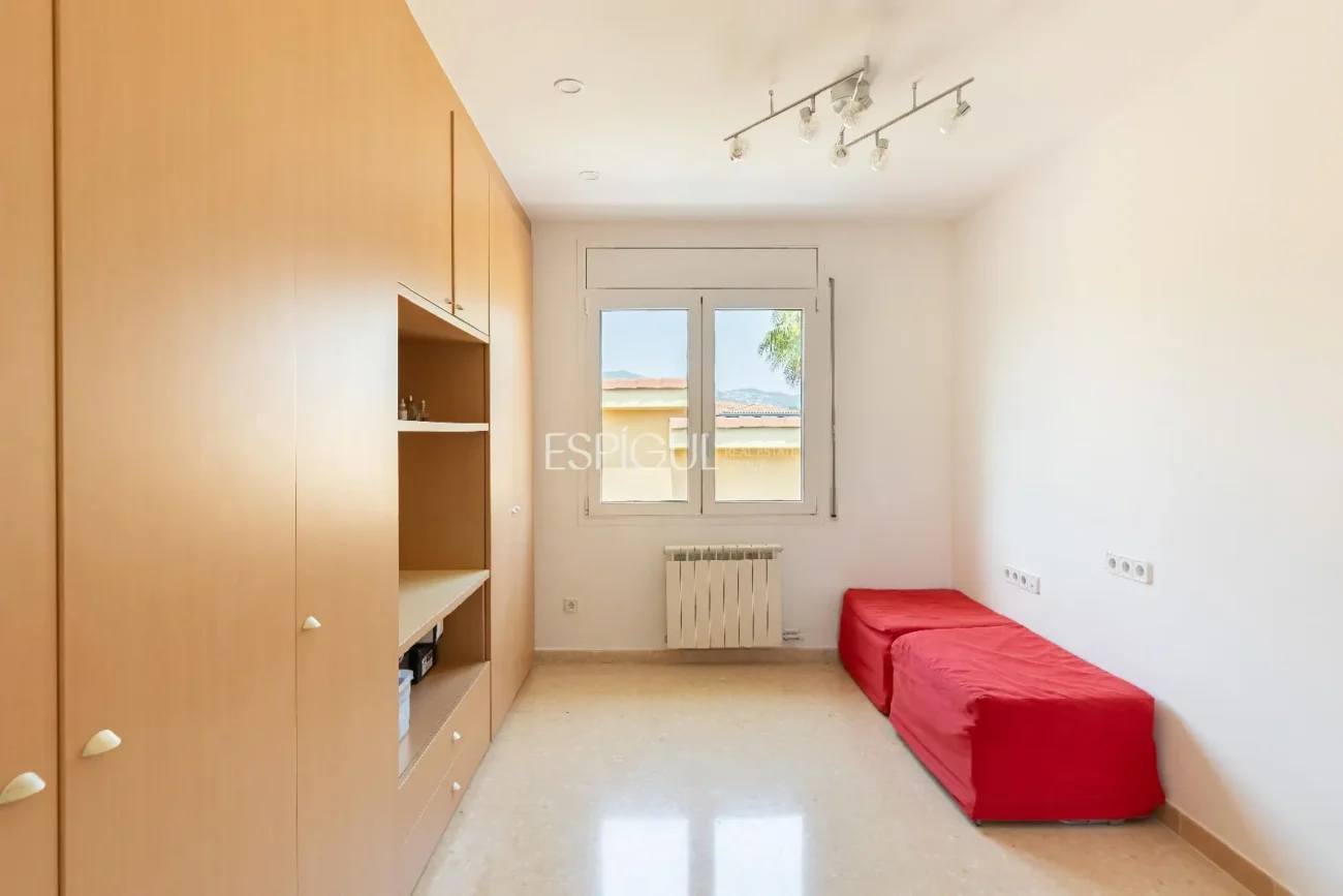 Schönes Haus mit 5 Schlafzimmern, Garten und Pool in Can Teixidó