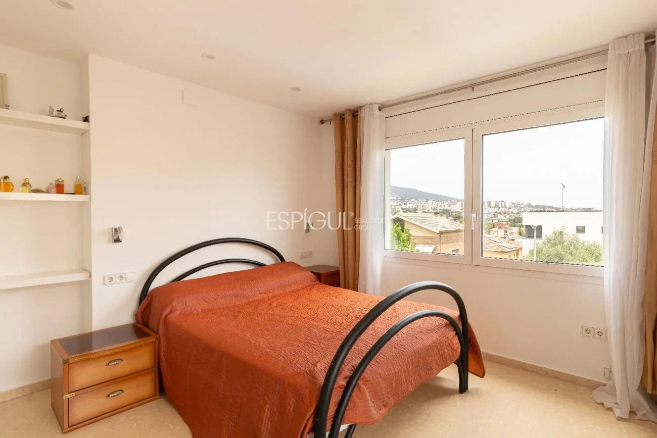 Schönes Haus mit 5 Schlafzimmern, Garten und Pool in Can Teixidó