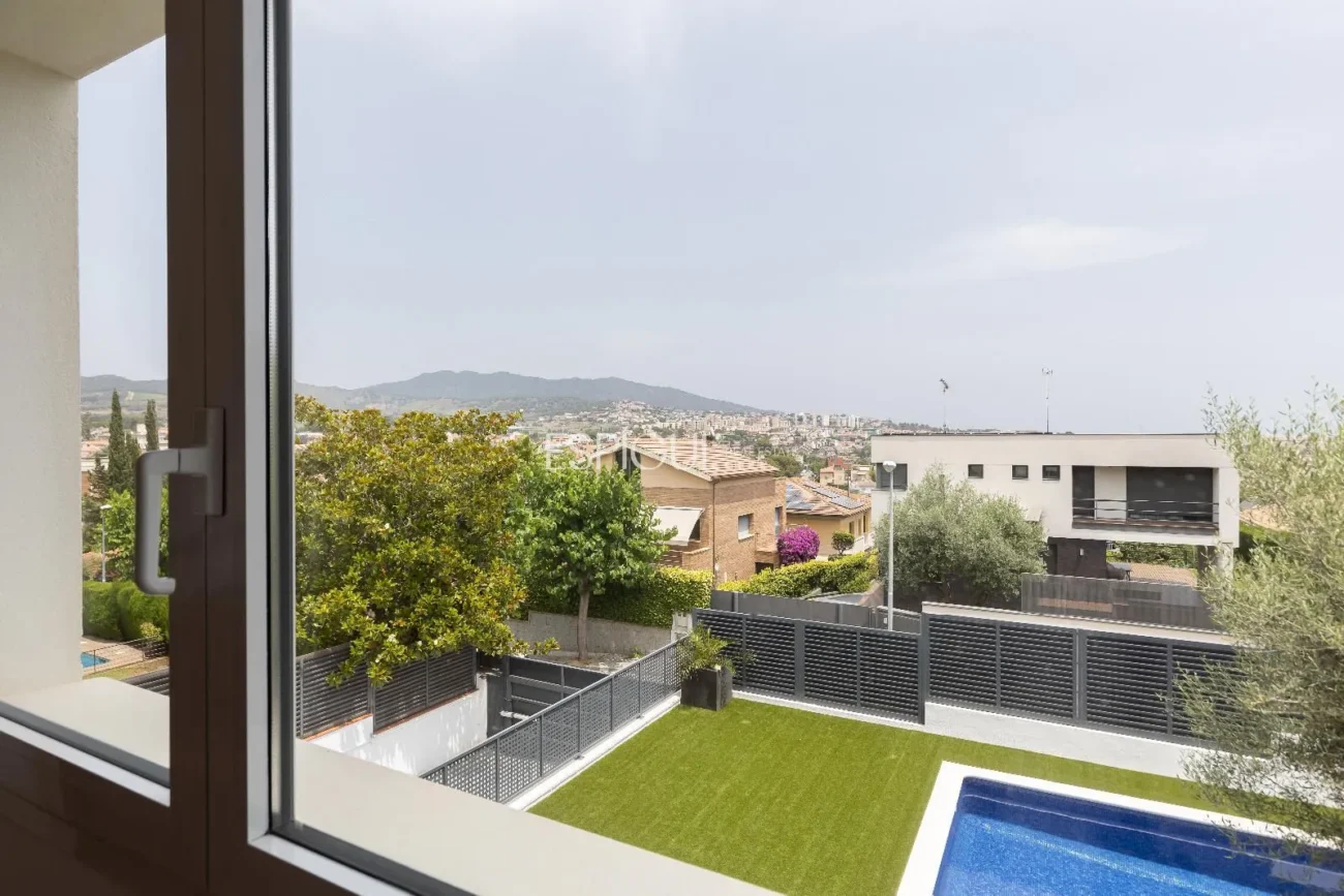 Schönes Haus mit 5 Schlafzimmern, Garten und Pool in Can Teixidó