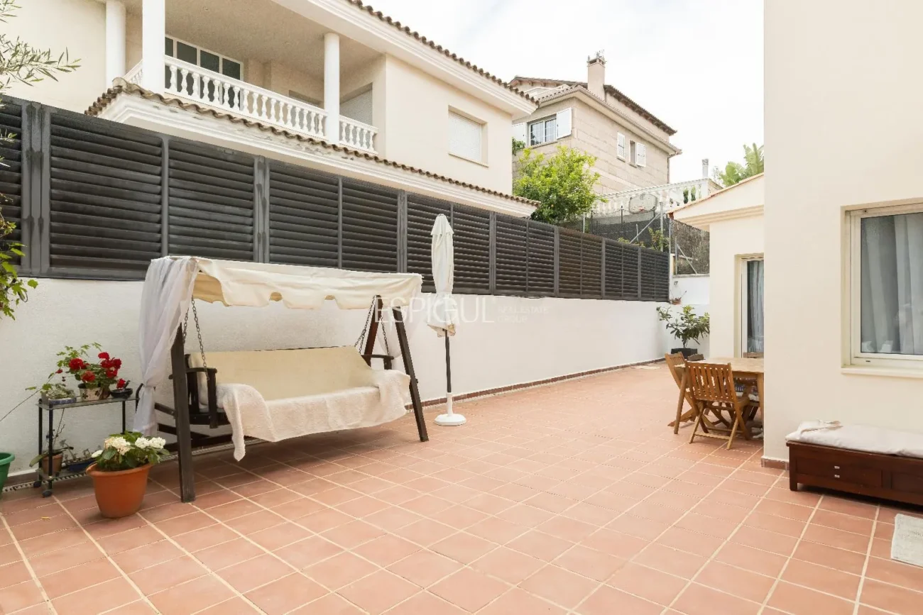 Schönes Haus mit 5 Schlafzimmern, Garten und Pool in Can Teixidó