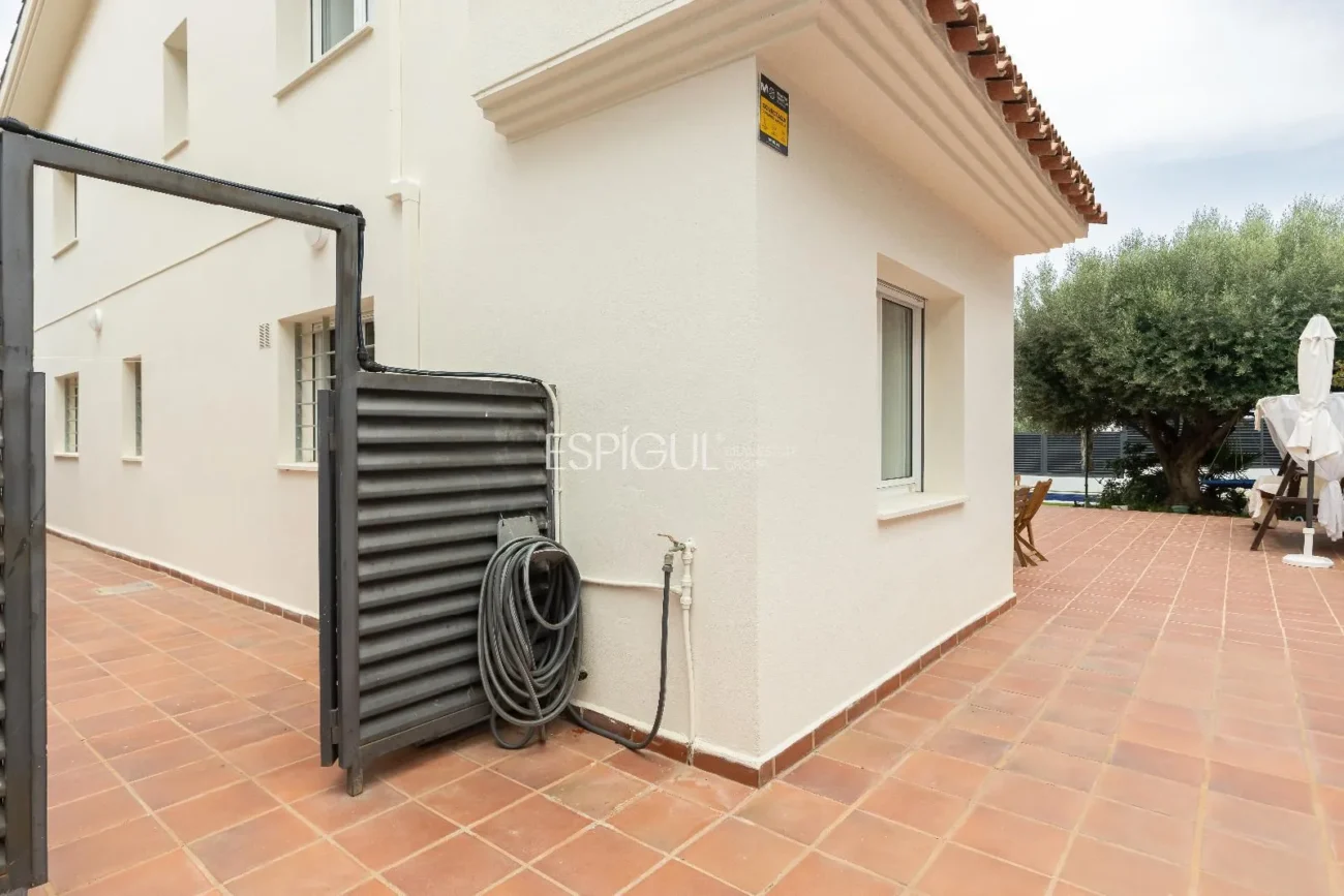 Schönes Haus mit 5 Schlafzimmern, Garten und Pool in Can Teixidó