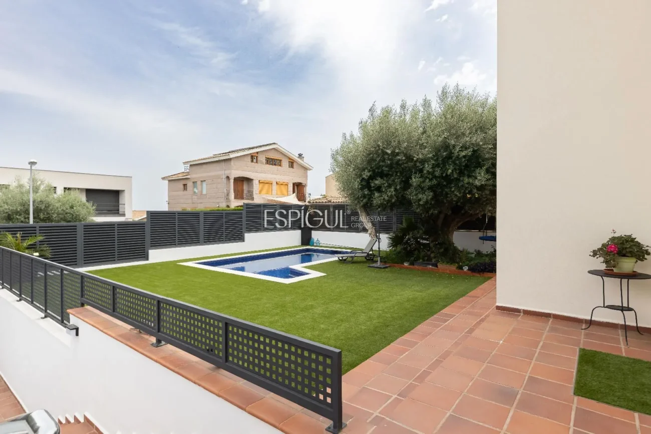 Schönes Haus mit 5 Schlafzimmern, Garten und Pool in Can Teixidó