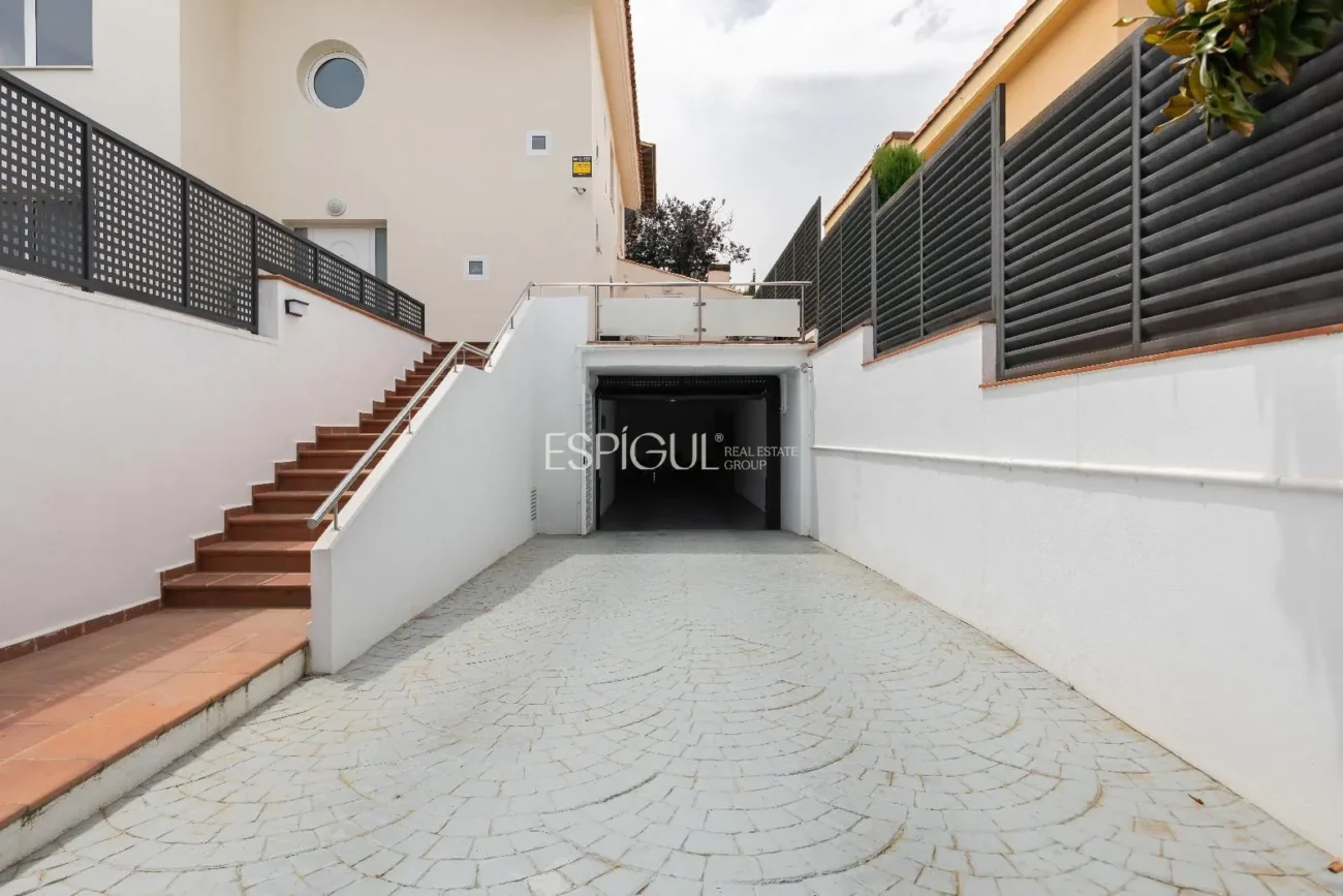 Schönes Haus mit 5 Schlafzimmern, Garten und Pool in Can Teixidó