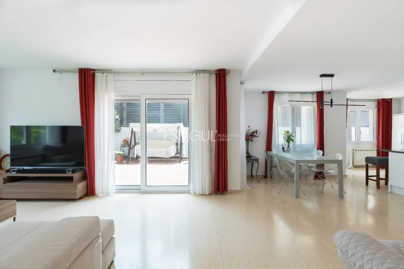 Schönes Haus mit 5 Schlafzimmern, Garten und Pool in Can Teixidó