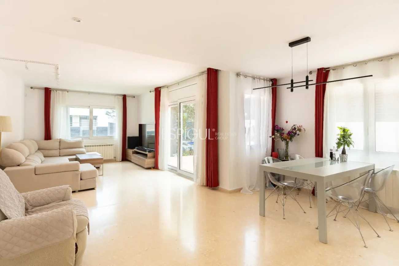 Schönes Haus mit 5 Schlafzimmern, Garten und Pool in Can Teixidó