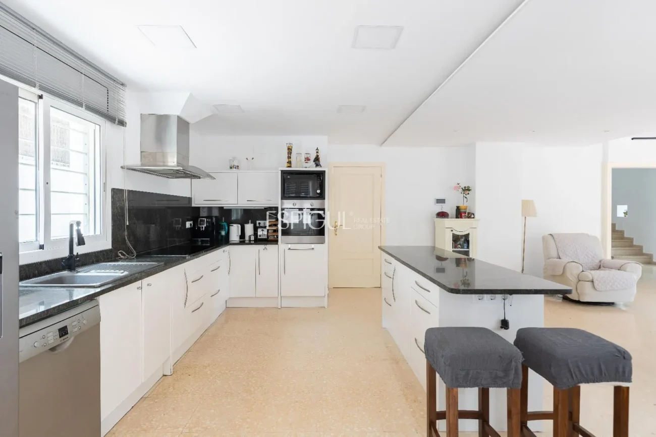 Schönes Haus mit 5 Schlafzimmern, Garten und Pool in Can Teixidó