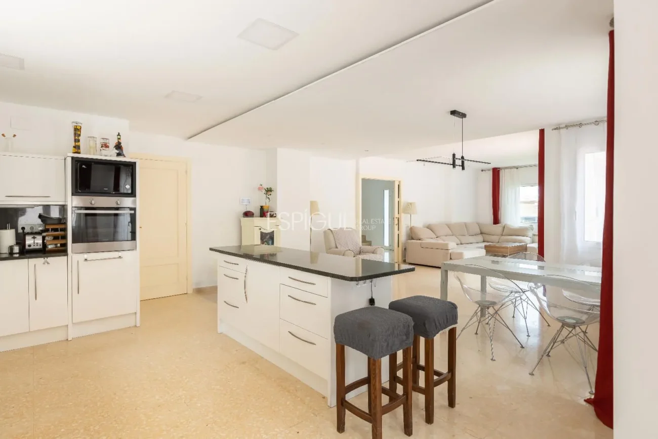 Schönes Haus mit 5 Schlafzimmern, Garten und Pool in Can Teixidó