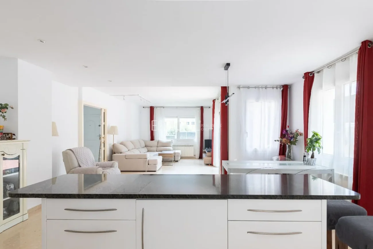 Schönes Haus mit 5 Schlafzimmern, Garten und Pool in Can Teixidó