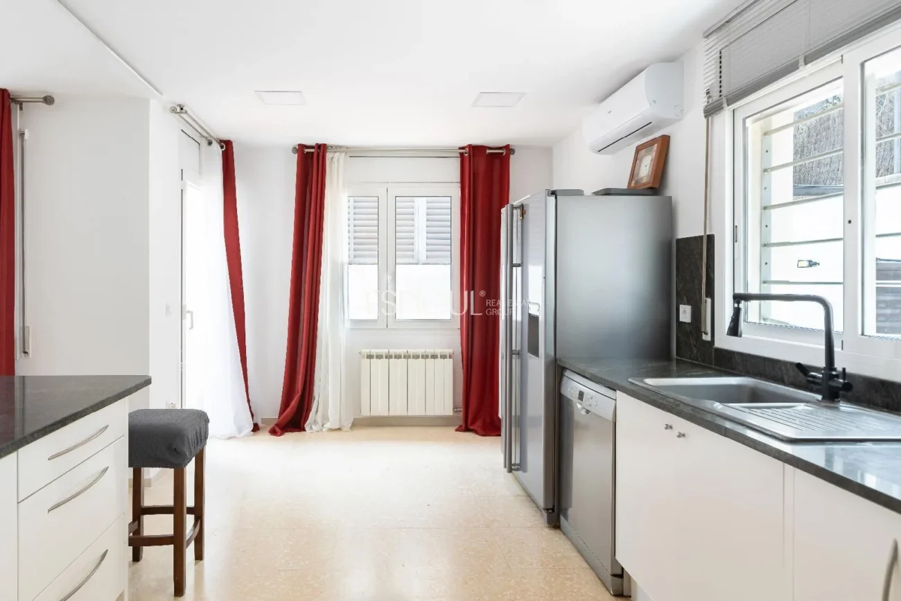 Schönes Haus mit 5 Schlafzimmern, Garten und Pool in Can Teixidó