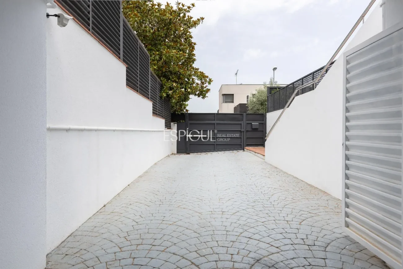 Schönes Haus mit 5 Schlafzimmern, Garten und Pool in Can Teixidó