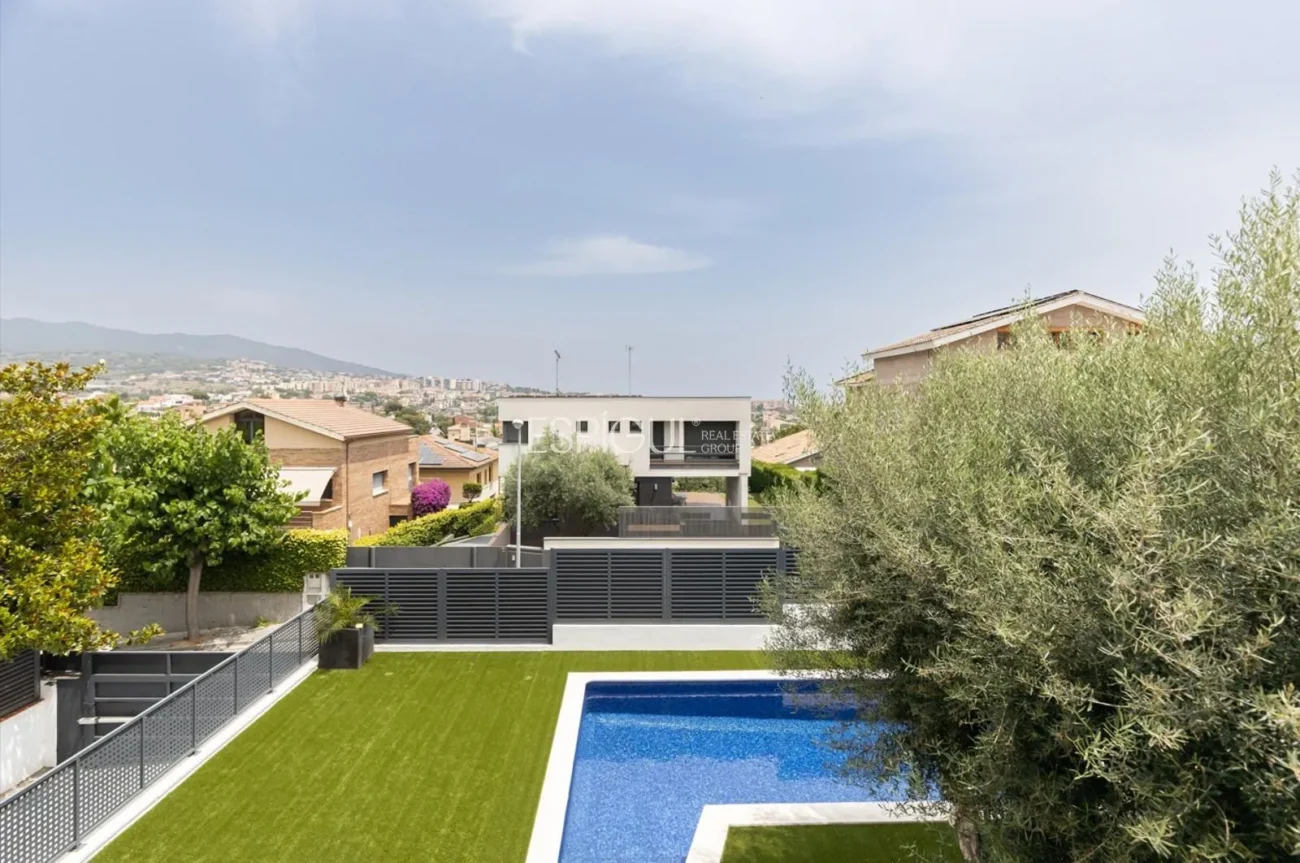 Schönes Haus mit 5 Schlafzimmern, Garten und Pool in Can Teixidó