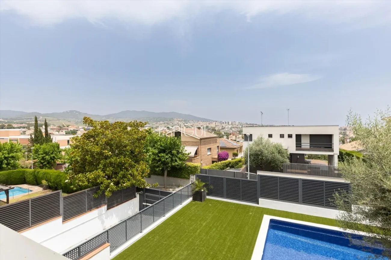 Schönes Haus mit 5 Schlafzimmern, Garten und Pool in Can Teixidó