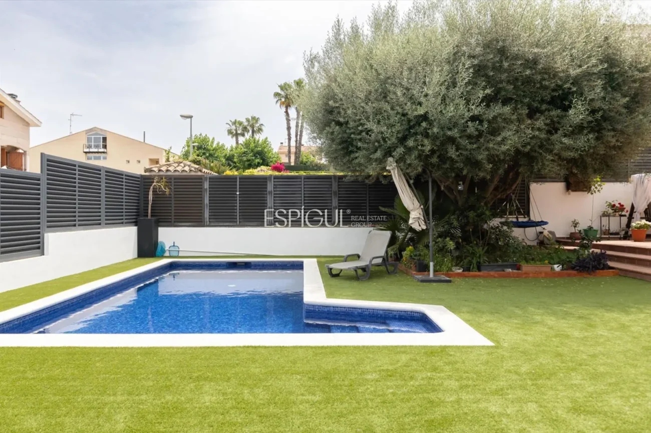 Schönes Haus mit 5 Schlafzimmern, Garten und Pool in Can Teixidó