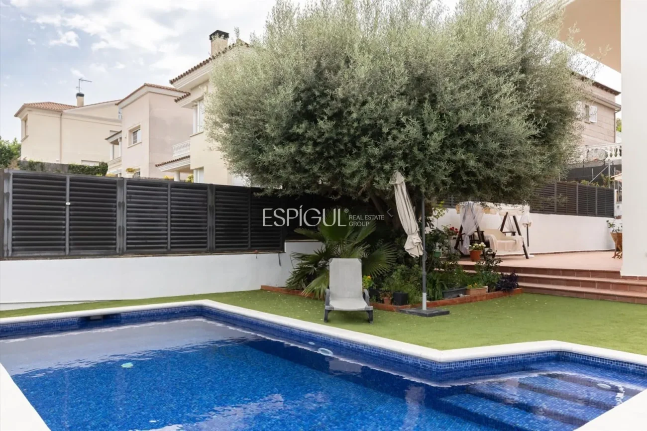 Schönes Haus mit 5 Schlafzimmern, Garten und Pool in Can Teixidó