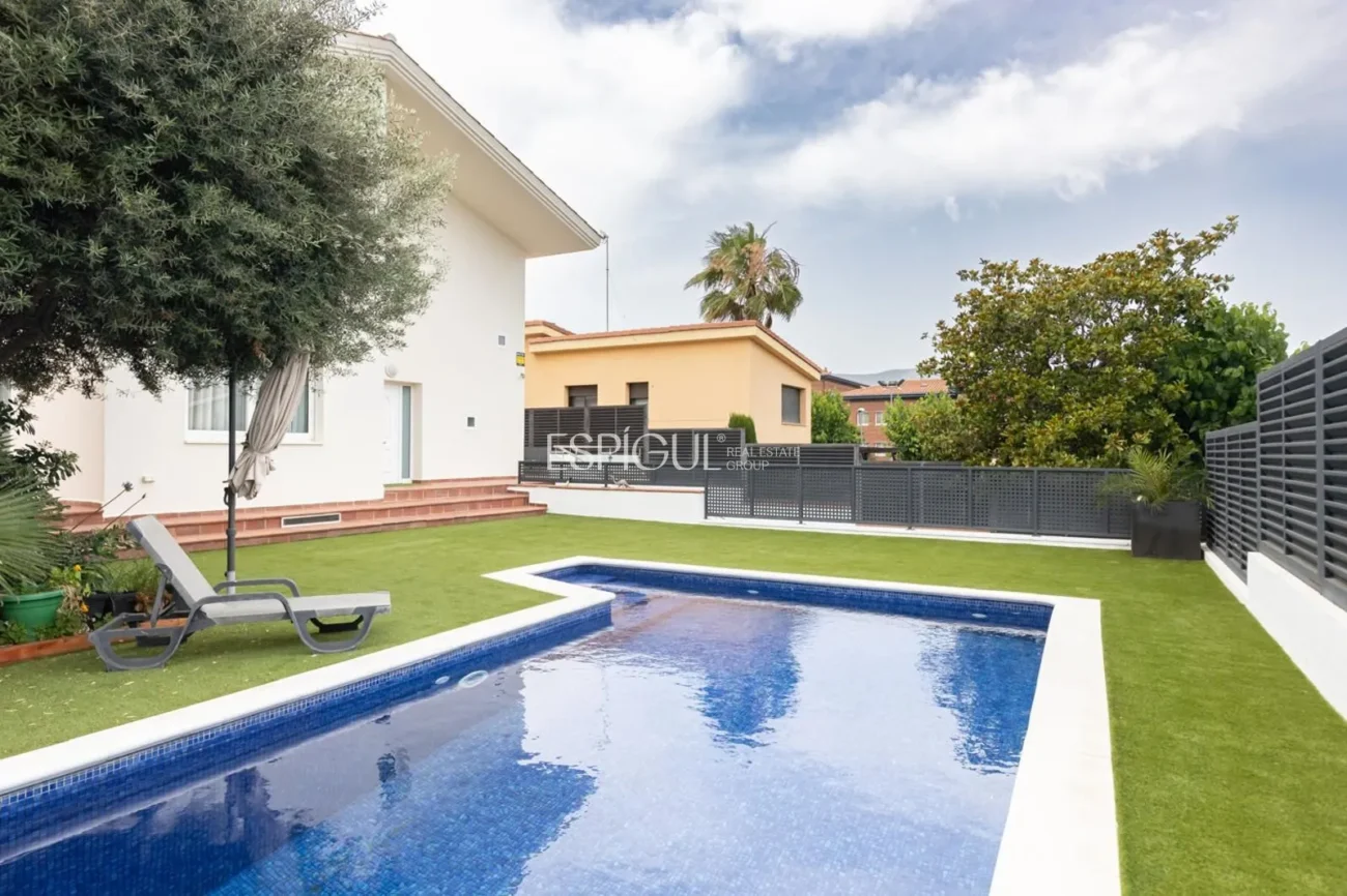 Schönes Haus mit 5 Schlafzimmern, Garten und Pool in Can Teixidó