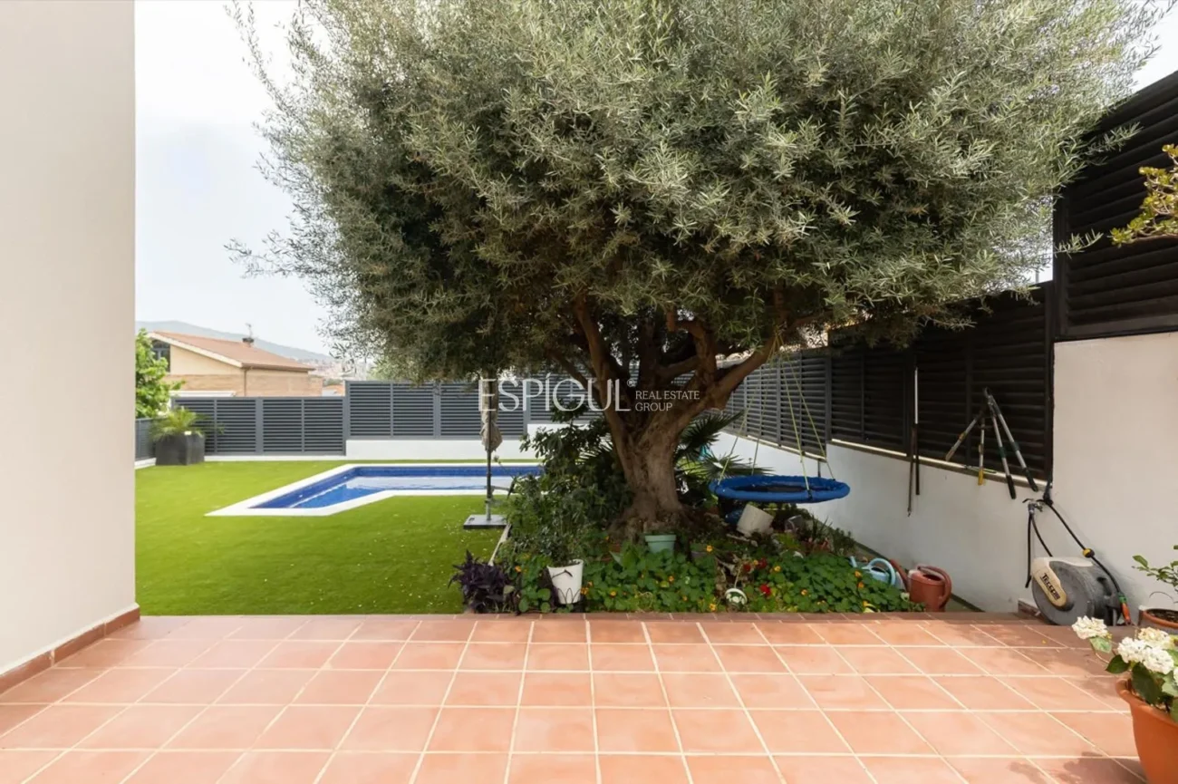 Schönes Haus mit 5 Schlafzimmern, Garten und Pool in Can Teixidó